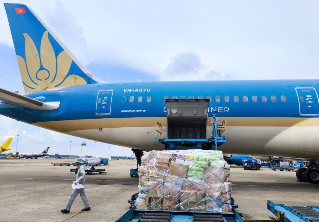 Vietnam Airlines vận chuyển miễn phí hàng hóa hỗ trợ vùng mưa lũ miền Trung